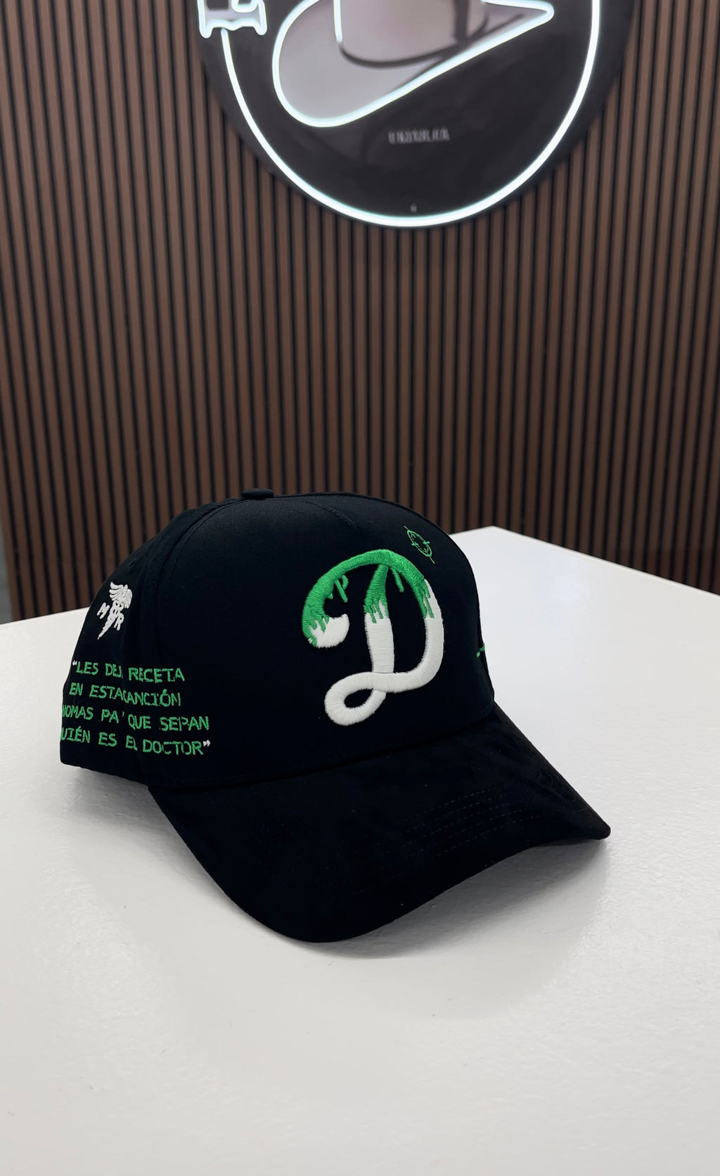 Marca Registrada x Fino hats