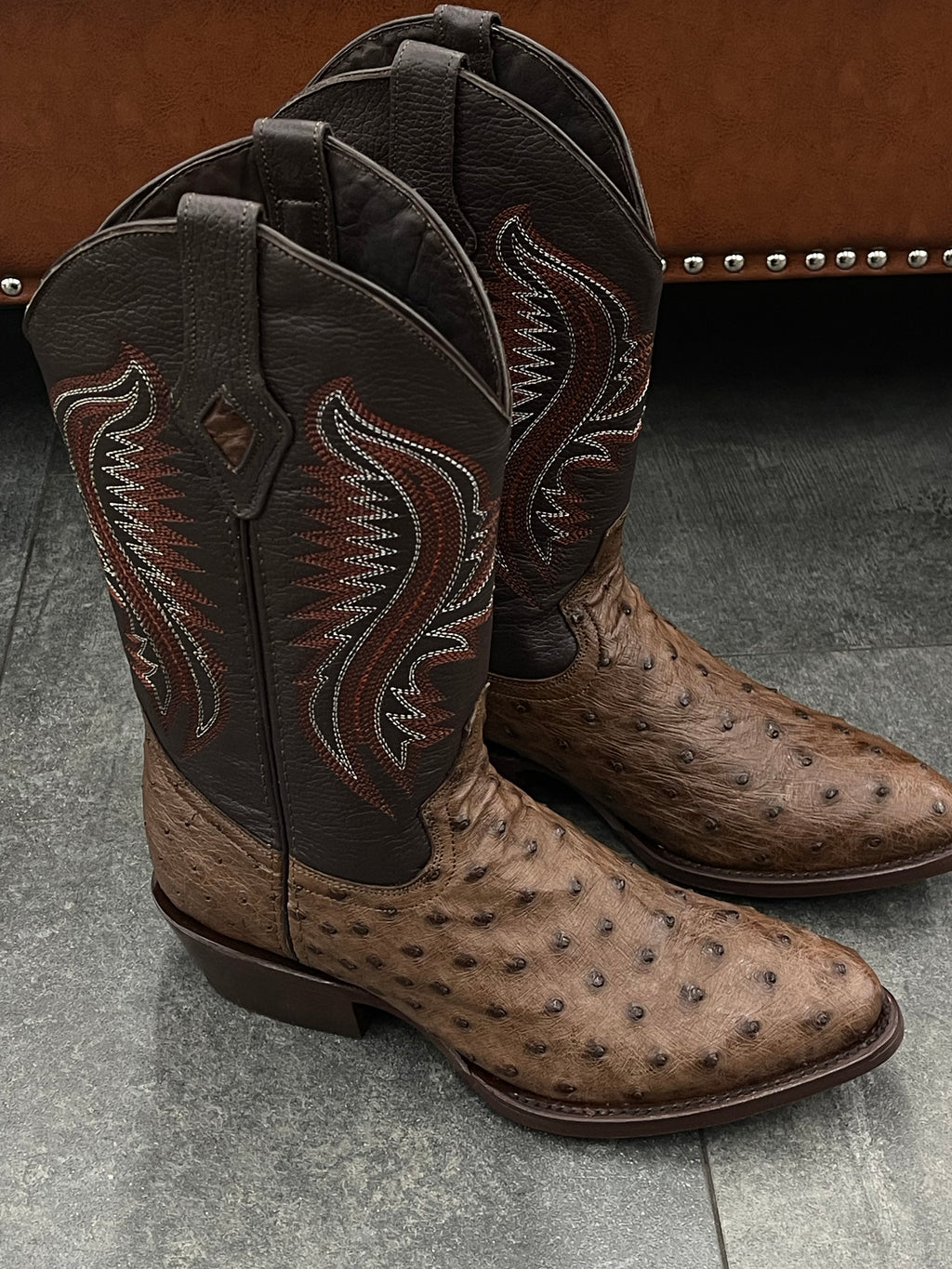 Ranchero Western Wear Boots Avestruz color cafe tubo de color rojo