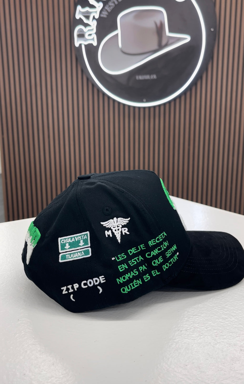 Marca Registrada x Fino hats