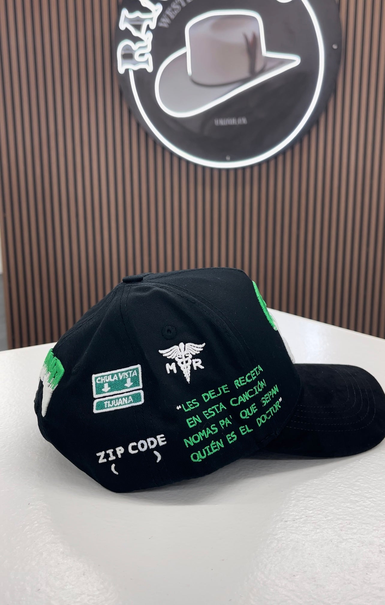 Marca Registrada x Fino hats