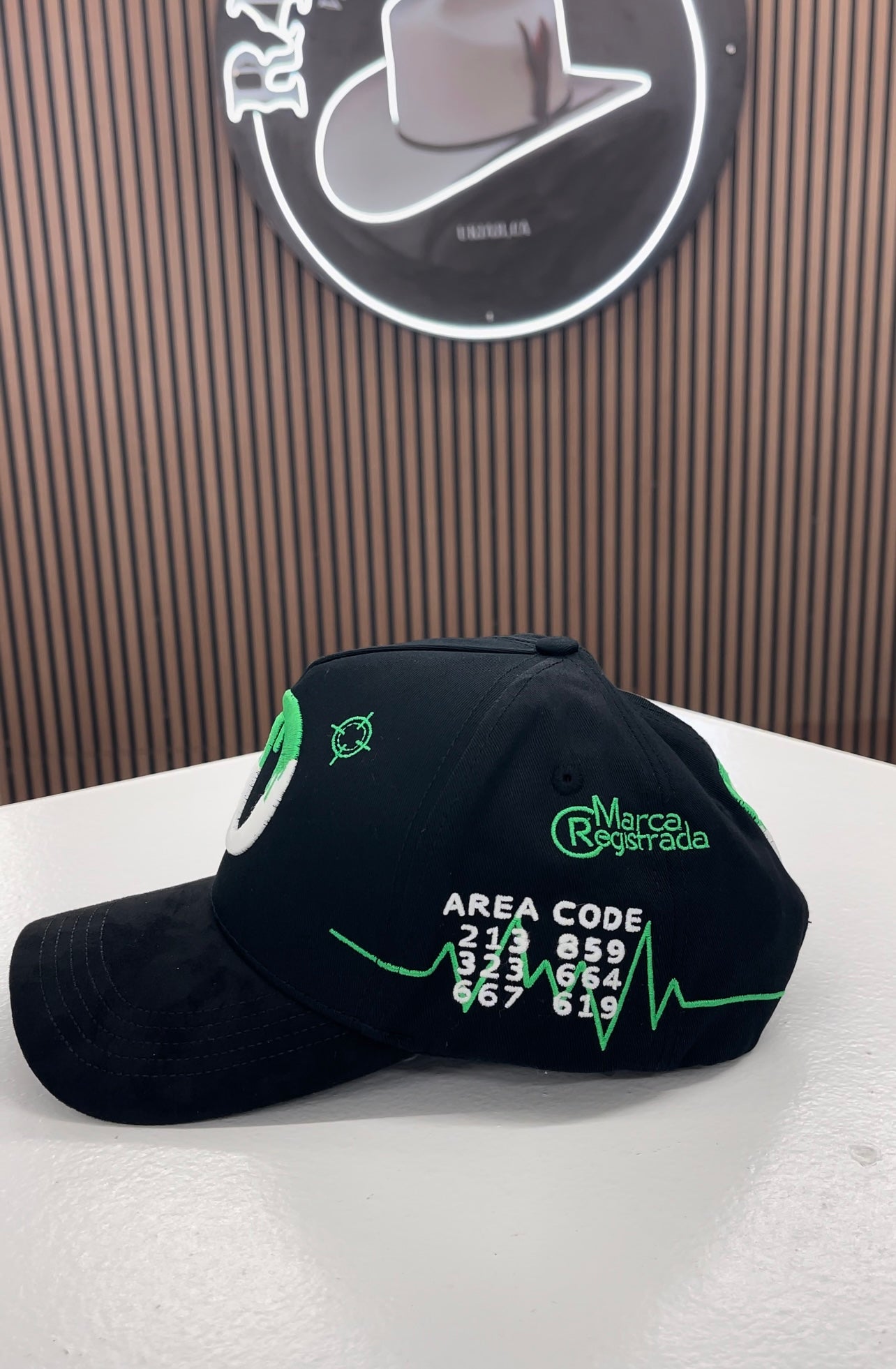 Marca Registrada x Fino hats