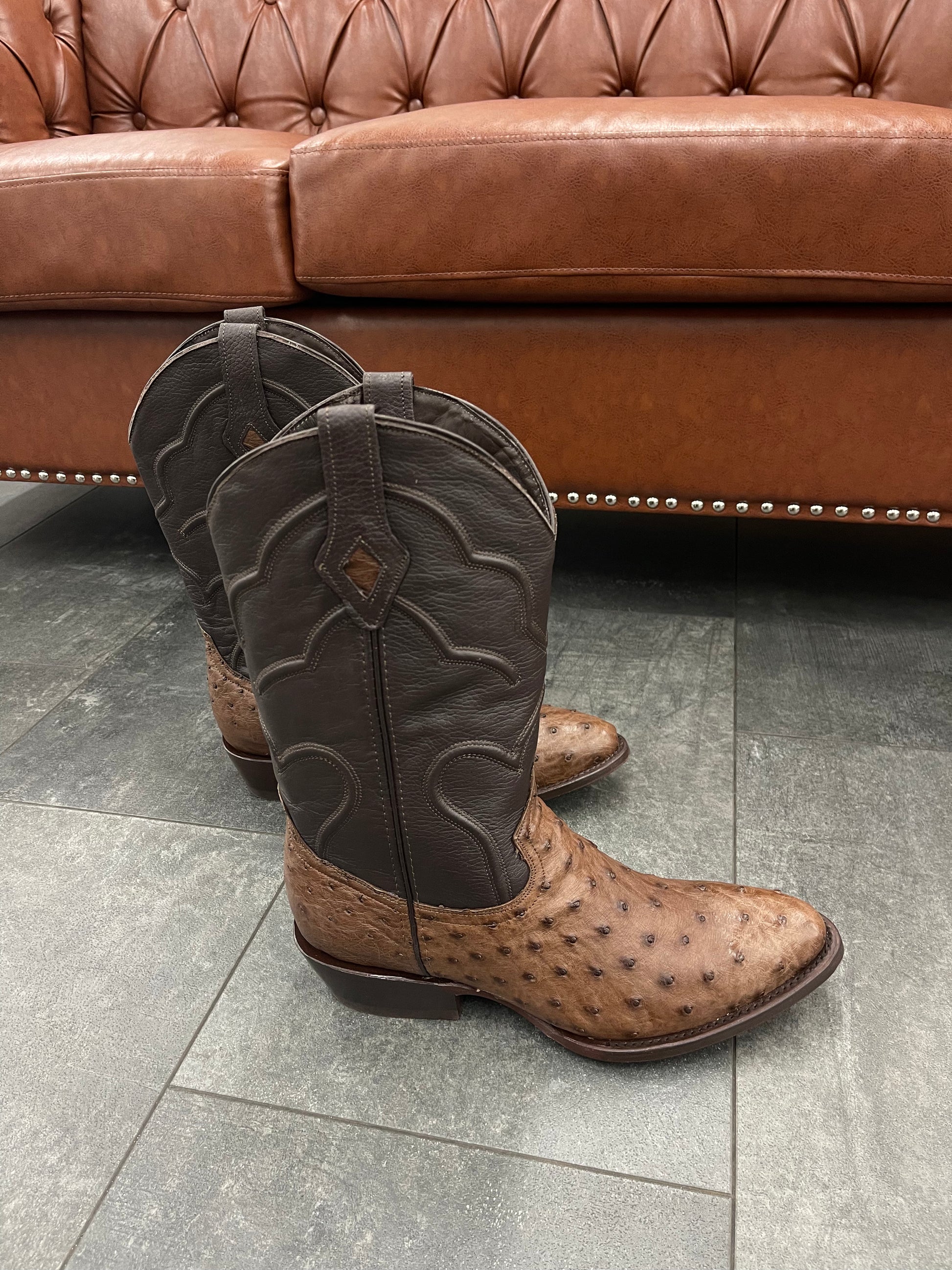 Ranchero Western Wear Boots Avestruz color café (tubo de venado)