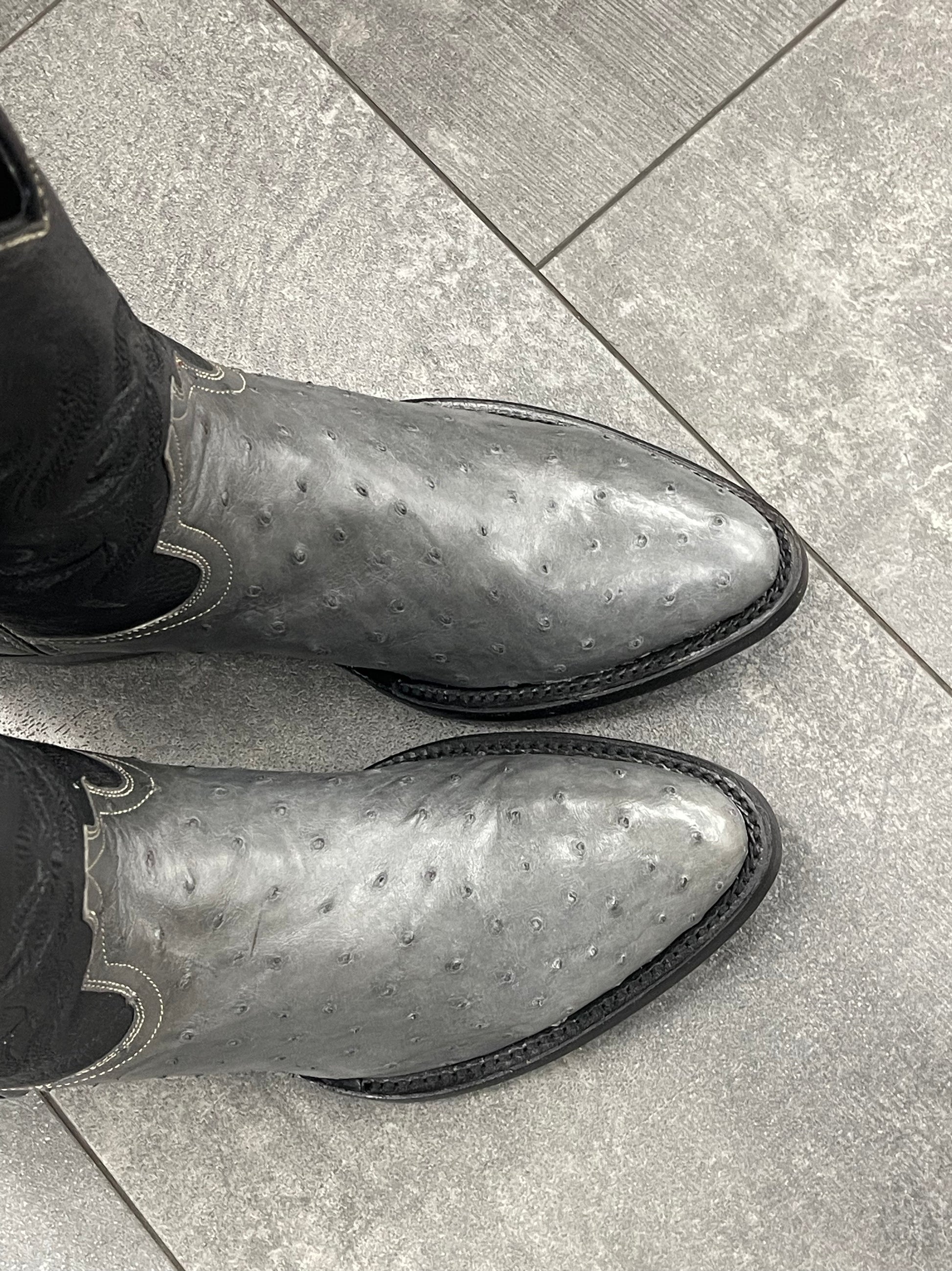 Ranchero Western Wear Boots Avestruz gris tubo negro
